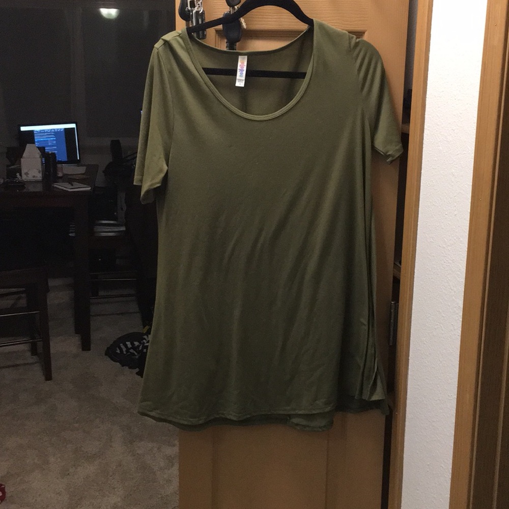 Army green short sleeve top size medium